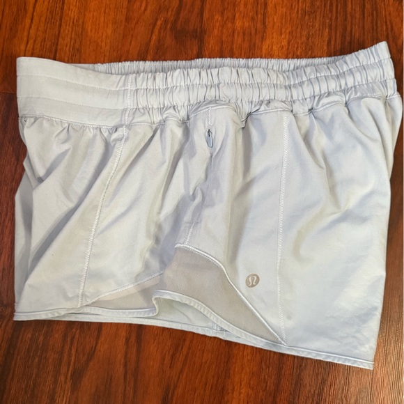 Lululemon Hotty Hot High-Rise Lined Short 2.5" - Picture 6 of 8